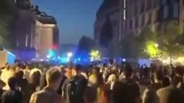 پلیس پس از حمله یک ون به عابران پیاده در برلین، مردی را بازداشت کرد - اسپوتنیک ایران  