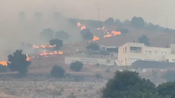 آتشسوزی گسترده جنگلی در جزیره کرت؛ تخلیه صدها توریست و کشته شدن 3 آتشنشان - اسپوتنیک ایران  