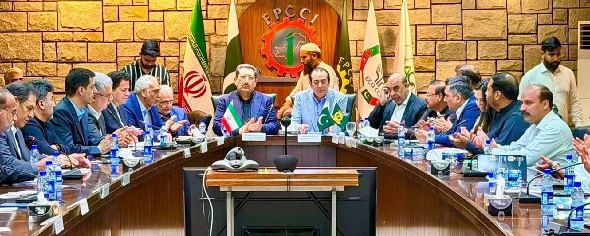 پوشاک یکی از حوزههای مهم همکاری میان ایران و پاکستان - اسپوتنیک ایران  , 1920, 04.08.2026