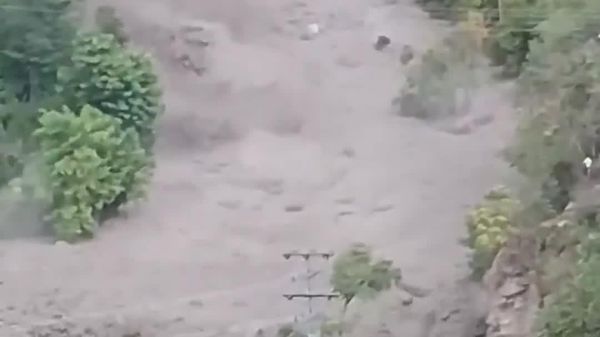 سیل ناگهانی خانههای مسکونی در ولایت خیبر پختونخوا در پاکستان را درنوردید - اسپوتنیک ایران  