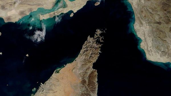 جزئیات طرح راهبردی مدیریت تنگه هرمز در مجلس ایران - اسپوتنیک ایران  
