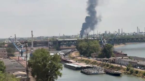 انفجار و آتشسوزی در پالایشگاه نفت اسلواکی در براتیسلاوا - اسپوتنیک ایران  