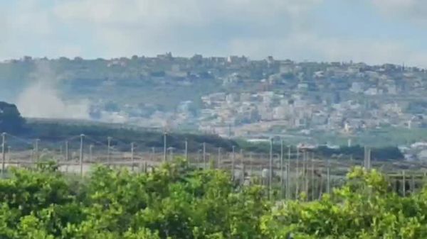 ویدیویی از گلولهباران توپخانه اسرائیل به سمت شهرک المنصوری در جنوب لبنان - اسپوتنیک ایران  