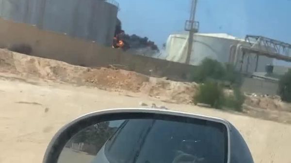 ادامه آتشسوزی در انبار نفت منطقه زاویه در لیبی برای دومین روز متوالی - اسپوتنیک ایران  