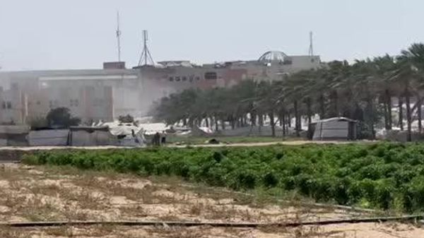 در حمله پهپادی اسرائیل به چادر آوارگان در نزدیکی دانشگاه الاقصی، غرب خان یونس، هفت فلسطینی زخمی شدند - اسپوتنیک ایران  
