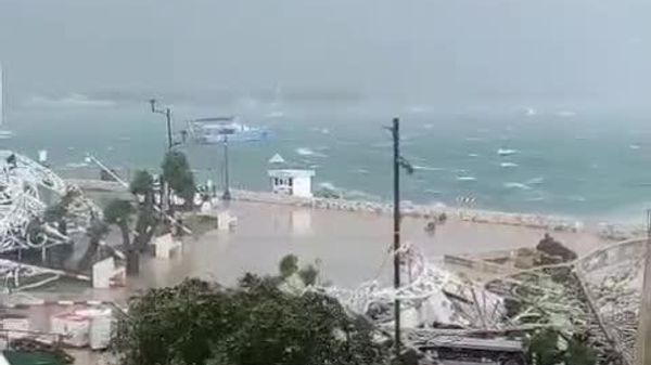 در ایتالیا، آب و هوای نامساعد، تزئینات یک جشنواره شهری را از بین برد - اسپوتنیک ایران  