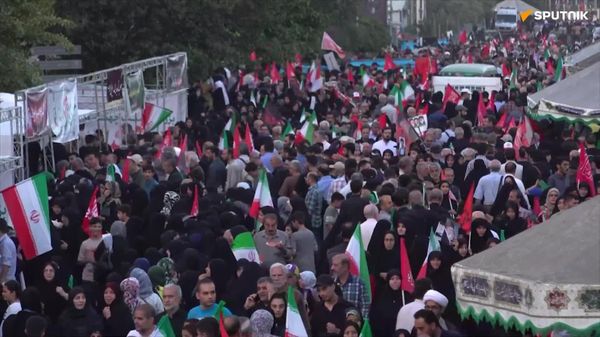 «همه مردم ایران تا آخرین قطره خون پشت رهبر عزیزمان سید مجتبی حسینی خامنهای میایستیم، انشاءالله» - اسپوتنیک ایران  