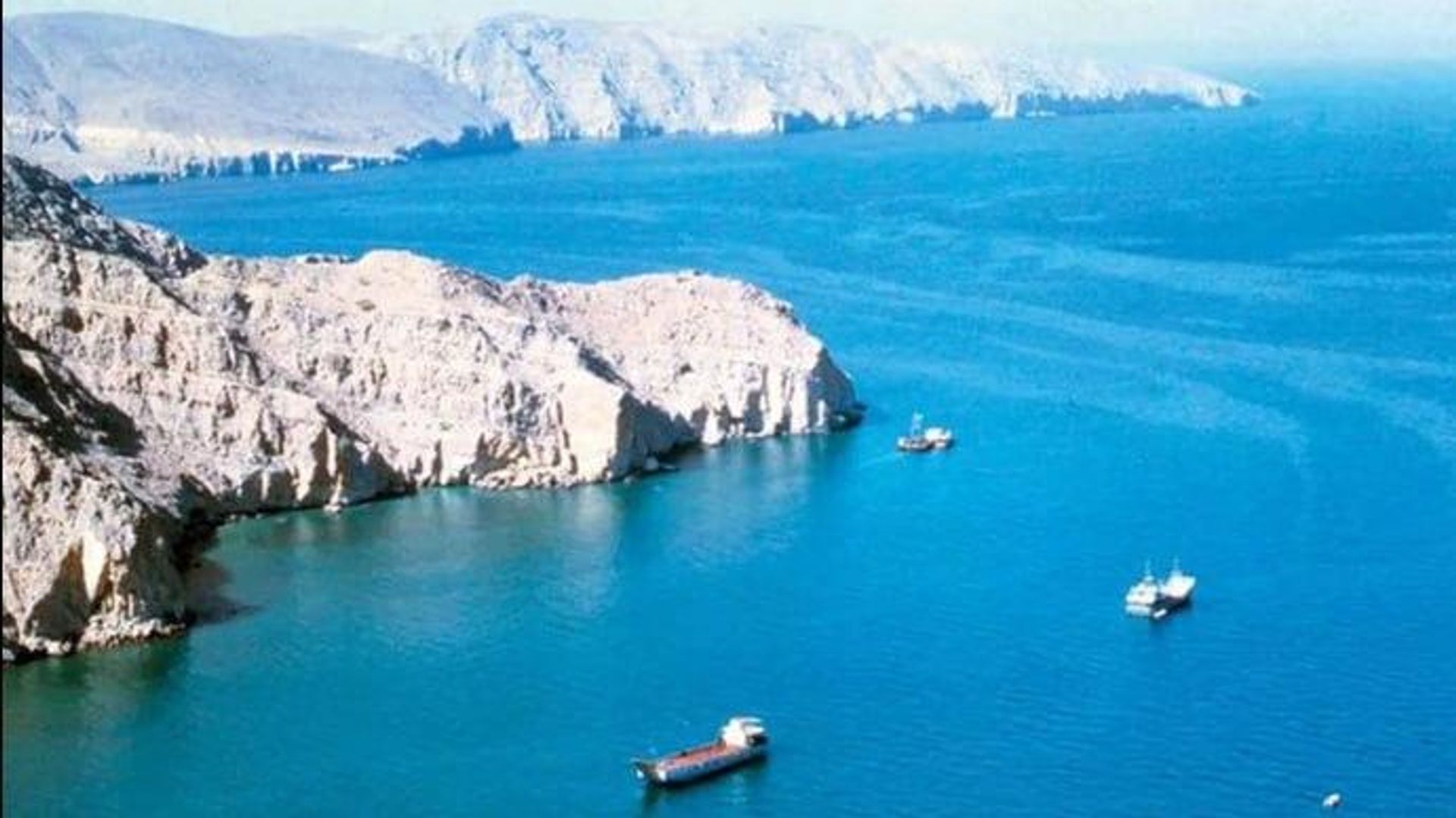کارشناس: تداوم تنش ایران و آمریکا در گرو رقابت بر سر قدرت و کنترل هرمز است کارشناس: تداوم تنش ایران و آمریکا در گرو رقابت بر سر قدرت و کنترل هرمز است - اسپوتنیک ایران , 1920, 19.08.2026