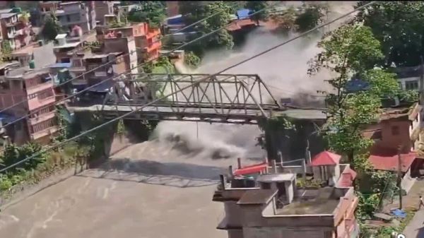 رسانه ها: صدها نفر از جمله بیش از 290 گردشگر خارجی پس از رانش وحشتناک زمین در مرز چین و نپال مفقود شدند - اسپوتنیک ایران  