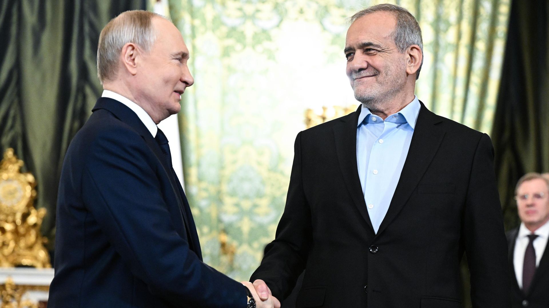 Президент РФ Владимир Путин и президент Ирана Масуд Пезешкиан (справа) во время встречи в Москве Президент РФ Владимир Путин и президент Ирана Масуд Пезешкиан (справа) во время встречи в Москве - اسپوتنیک ایران , 1920, 31.08.2026