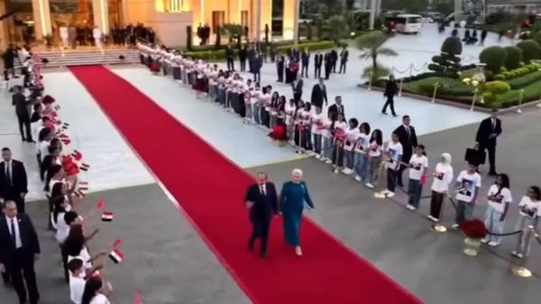 رئیس جمهور مصر در فضایی شاد و فولکلوریک از همتای چینی خود در فرودگاه قاهره استقبال کرد - اسپوتنیک ایران  