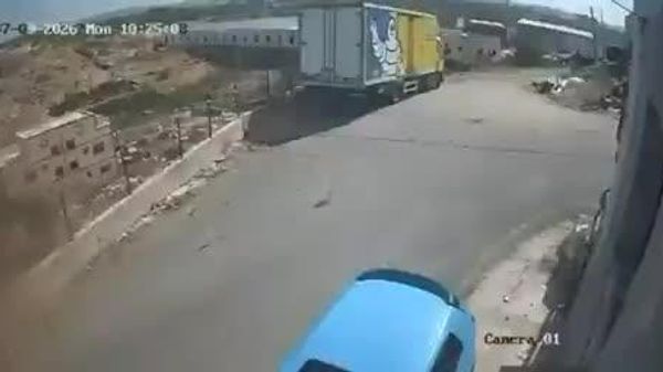 نجات معجزه آسای راننده کامیون در یک سانحه وحشتناک در کرانه باختری رودخانه اردن - اسپوتنیک ایران  