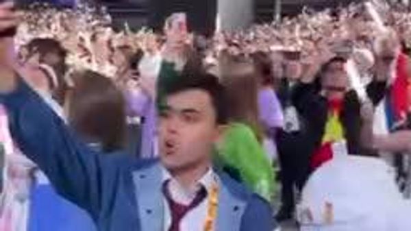 سرود ملی روسیه در مراسم افتتاحیه جشنواره بینالمللی جوانان در یکاترینبورگ روسیه، توسط شرکتکنندگانی از سراسر جهان اجرا شد - اسپوتنیک ایران  