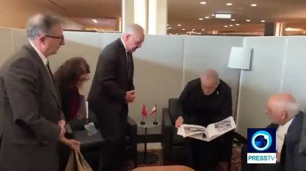 پزشکیان یک نسخه از کتاب «به نام کمک» را به رئیس جمهور سوئیس اهدا کرد - اسپوتنیک ایران  