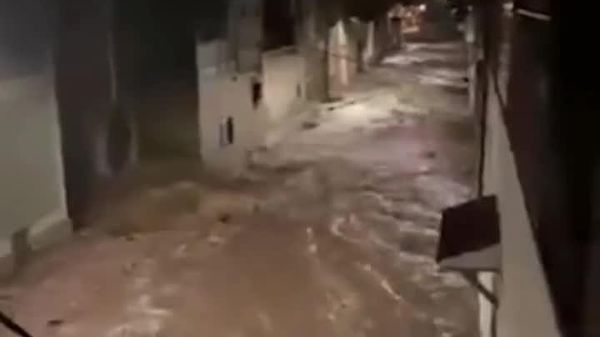 سیل در اسپانیا: بارش سیلآسا خیابانهای سانتا باربارا را به رودخانههای خروشان تبدیل کرد - اسپوتنیک ایران  