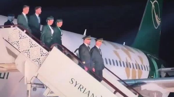 شرکت هواپیمایی سوریه از استایل جدید سازمانی خود در فرودگاه دمشق رونمایی کرد - اسپوتنیک ایران  