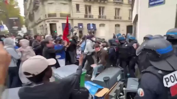در فرانسه، از زمان آغاز اعتراضات، بیش از 6600 دانشآموز دبیرستانی بازداشت شدهاند - اسپوتنیک ایران  