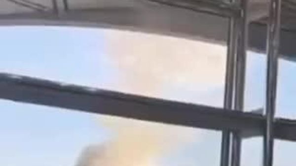 حمله جدید به فرودگاه ریاض: پرتابهای با منشأ نامشخص به ترمینال پروازهای خروجی اصابت کرد و موجب آتشسوزی شد - اسپوتنیک ایران  