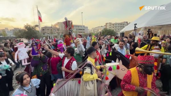 گزارش ویدیویی اسپوتنیک: عروسکها پلی میان فرهنگها و زبان مشترک میان مردمان مختلف در سراسر جهان هستند - اسپوتنیک ایران  