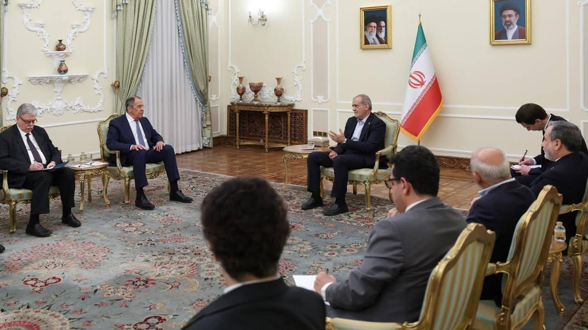 پزشکیان: توسعه همکاریهای ایران و روسیه در چارچوب چندجانبهگرایی دنبال میشود پزشکیان: توسعه همکاریهای ایران و روسیه در چارچوب چندجانبهگرایی دنبال میشود - اسپوتنیک ایران , 1920, 19.10.2026