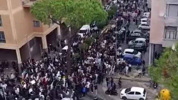 دانشجویان در جنوب ایتالیا به اعتصاب رانندگان کامیون پیوستند - اسپوتنیک ایران  
