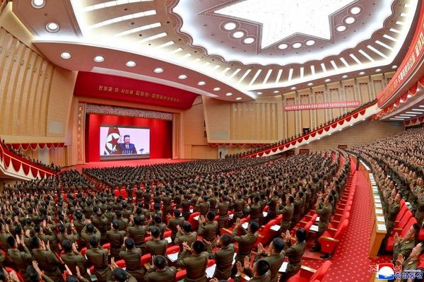 کیم جونگ اون وظایف جدیدی را برای تقویت یگان های ارتش خلق کره شمالی تعیین کرد کیم جونگ اون وظایف جدیدی را برای تقویت یگان های ارتش خلق کره شمالی تعیین کرد - اسپوتنیک ایران