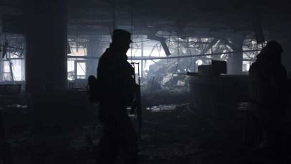 Опоченец в разрушенном аэропорту Донецка - اسپوتنیک ایران  