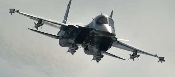 Самолет Су-34 во время выступления на Международном авиационно-космическом салоне МАКС 2015 в подмосковном Жуковском - اسپوتنیک ایران  