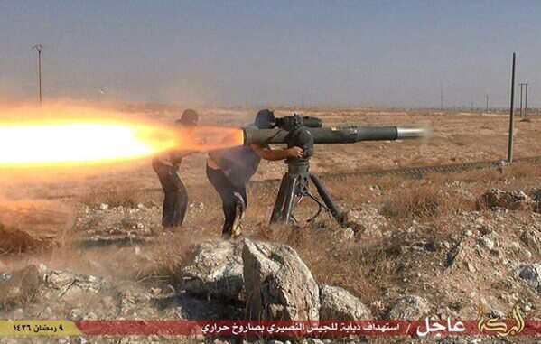 شبه نظامیان داعشی در نزدیکی شهر حسکه، واقع در شمال شرقی سوریه موشک های ضد تانک تولید می کنند - اسپوتنیک ایران  