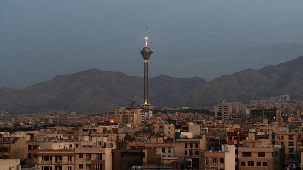 Вид на телебашню Бордж-е Милад в Тегеране - اسپوتنیک ایران  