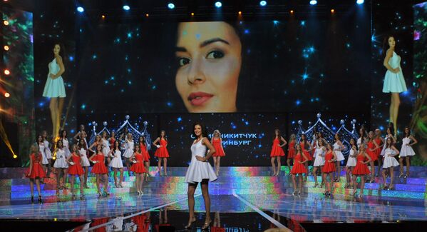 سوفیا نیکیتچوک، ملکه زیبایی  سال 2015روسیه  در روی سن - اسپوتنیک ایران  