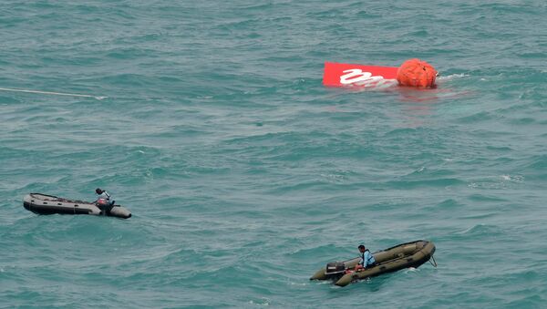 یک کشتی حامل 100 مسافر در آب های اندونزی غرق - اسپوتنیک ایران  