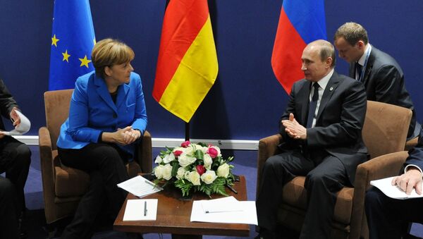 Канцлер Германии Ангела Меркель и президент России Владимир Путин во время встречи в Париже - اسپوتنیک ایران  