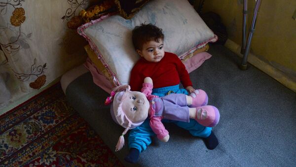 Ребенок беженцев в районе Ярмук в Дамаске - اسپوتنیک ایران  