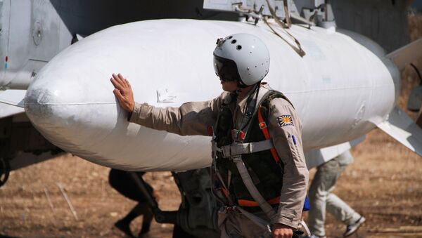 Российский летчик перед полетом на авиабазе Хмеймим в Сирии - اسپوتنیک ایران  
