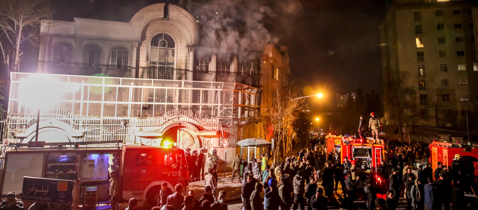 Акции протеста у посольства Саудовской Аравии в Тегеране - اسپوتنیک ایران  , 1920, 03.01.2016
