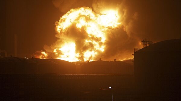 Пожар на нефтехимическом предприятии в городе Чжанчжоу, Китай - اسپوتنیک ایران  