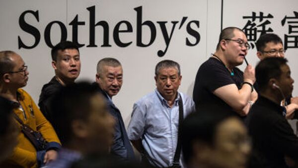 Участники торгов во время аукциона Sotheby's в Гонконге - اسپوتنیک ایران  