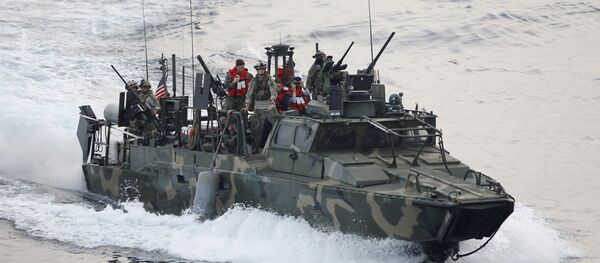 A U.S. Navy riverine gun-boat patrols during the International Mine Countermeasures Exercise (IMCMEX) at the Middle East Gulf, in this May 13, 2013 photo. Iran detained 10 U.S. sailors aboard two U.S. Navy riverine boats in the Gulf on Tuesday in an incident that rattled nerves days ahead of the expected implementation of a landmark nuclear accord with Tehran. A U.S. Navy riverine gun-boat patrols during the International Mine Countermeasures Exercise (IMCMEX) at the Middle East Gulf, in this May 13, 2013 photo. Iran detained 10 U.S. sailors aboard two U.S. Navy riverine boats in the Gulf on Tuesday in an incident that rattled nerves days ahead of the expected implementation of a landmark nuclear accord with Tehran. - اسپوتنیک ایران