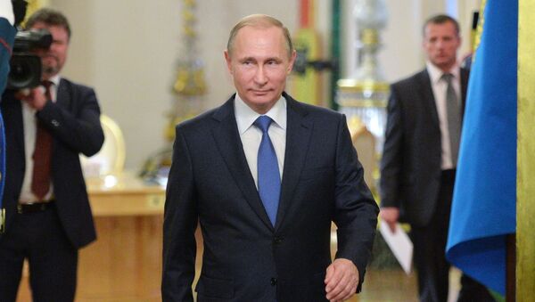 Президент России Владимир Путин перед началом заседания очередной сессии Совета коллективной безопасности ОДКБ в московском Кремле - اسپوتنیک ایران  