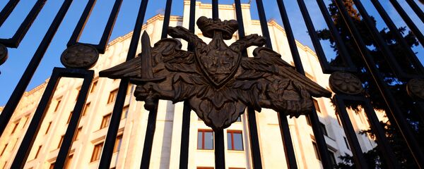 Герб на ограде здания министерства обороны РФ в Москве - اسپوتنیک ایران  