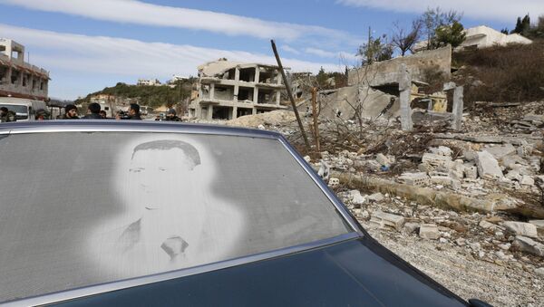Изображение президента Башара Асада на лобовом стекле автомобиля в Рабии - اسپوتنیک ایران  