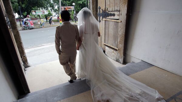 کاشت نهال بجای برگزاری جشن عروسی در شرایط کرونا - اسپوتنیک ایران  