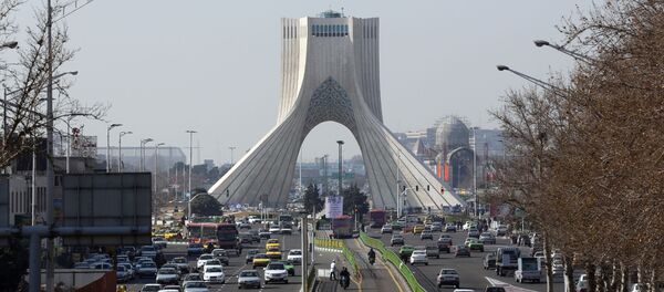 به گزارش رادیو فردا، کارگران در این راهپیمایی پلاکاردهایی درباره مطالبات صنفی، به ویژه علیه «قراردادهای موقت» در دست داشتند. - اسپوتنیک ایران  