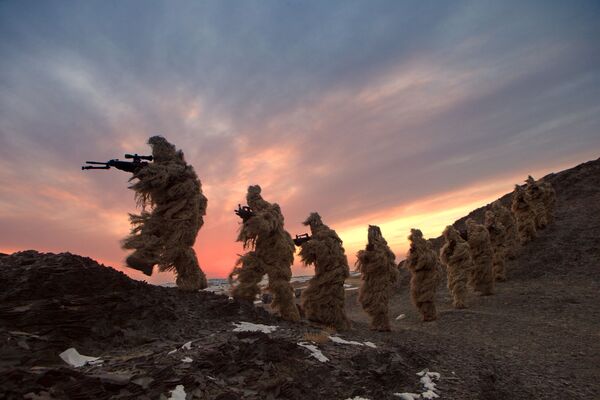 سربازان ارتش آزادیبخش چین در حال تمرینات نظامی - اسپوتنیک ایران  