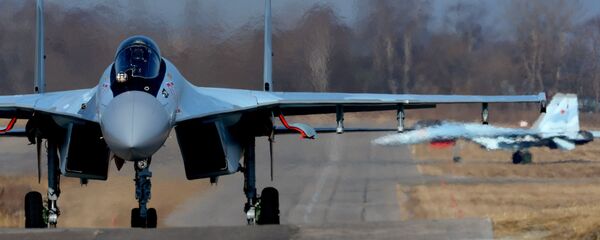 Истребители Су-35С после приземления на аэродроме Центральная Угловая в Приморском крае Истребители Су-35С после приземления на аэродроме Центральная Угловая в Приморском крае - اسپوتنیک ایران