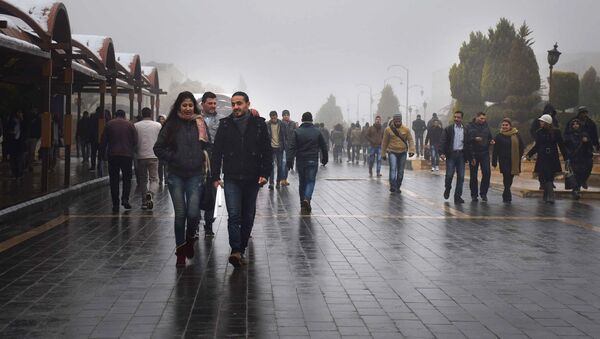 مردم در خیابان شهر حمص - اسپوتنیک ایران  