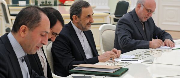 Президент РФ В.Путин провел рабочую встречу со спецпредставителем президента Ирана, советником по международным делам А.А.Велаяти - اسپوتنیک ایران  