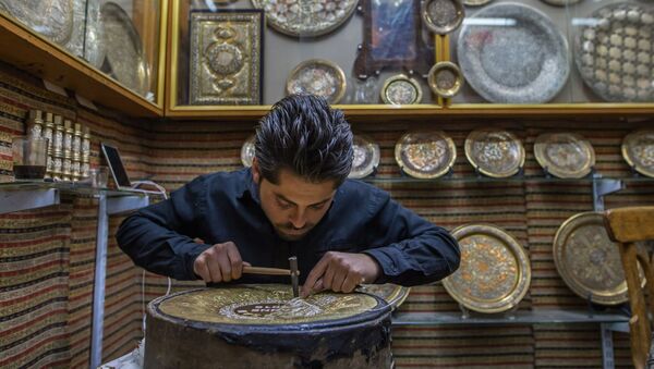 Чеканщик на рынке Хамидия в Дамаске - اسپوتنیک ایران  