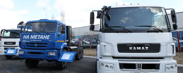 рузовые автомобили с установленным газобаллонным оборудованием в цехе завода КамАЗ в Набережных Челнах - اسپوتنیک ایران  